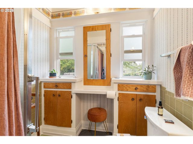 1916 Ne 52ND Ave, Portland, OR 97213