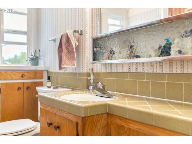 1916 Ne 52ND Ave, Portland, OR 97213