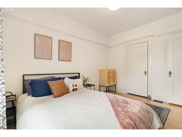 1916 Ne 52ND Ave, Portland, OR 97213
