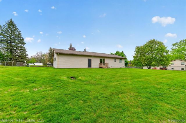 5988 Waldon Road, Independence Charter Township, MI 48346