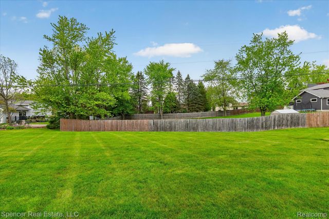 5988 Waldon Road, Independence Charter Township, MI 48346