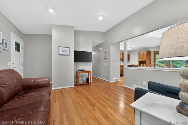 5988 Waldon Road, Independence Charter Township, MI 48346