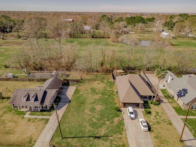 810 Bohne Rd, Port Allen, LA 70767