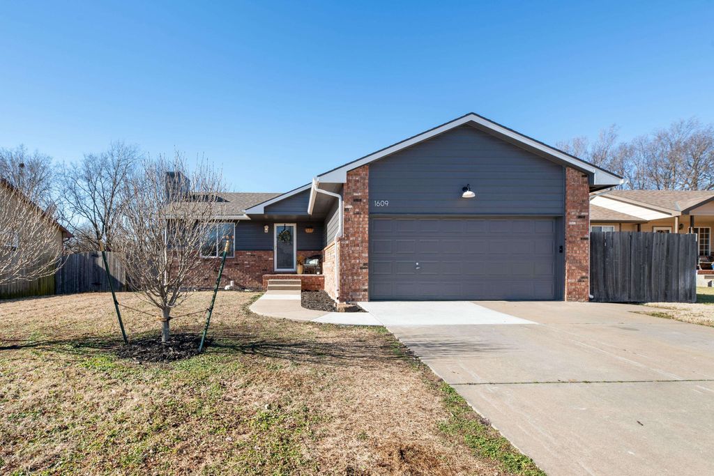 1609 N Prairie Run Cir, Mulvane, KS 67110