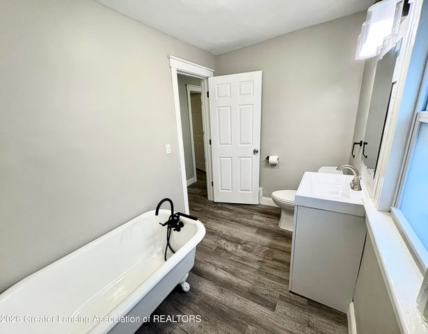 1232 W Michigan Avenue, Lansing, MI 48915