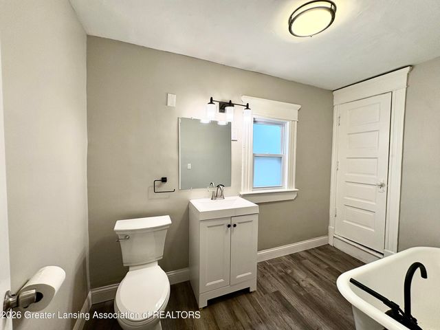 1232 W Michigan Avenue, Lansing, MI 48915