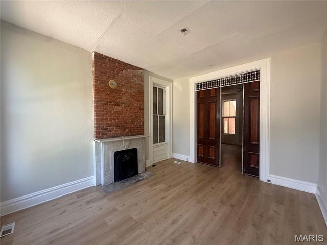 1725 Oregon Place, St Louis, MO 63104