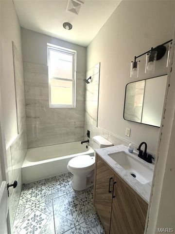 1725 Oregon Place, St Louis, MO 63104