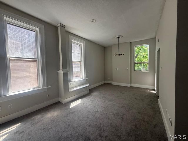 1725 Oregon Place, St Louis, MO 63104