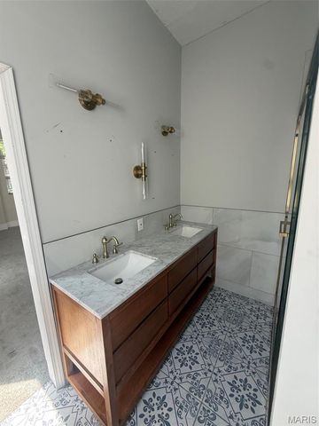 1725 Oregon Place, St Louis, MO 63104
