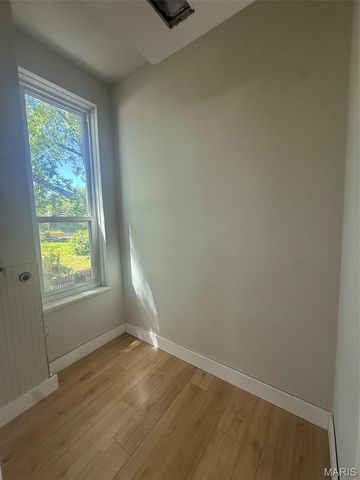 1725 Oregon Place, St Louis, MO 63104