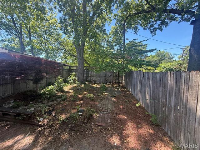 1725 Oregon Place, St Louis, MO 63104