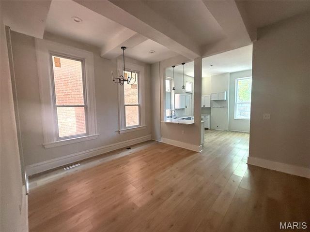 1725 Oregon Place, St Louis, MO 63104