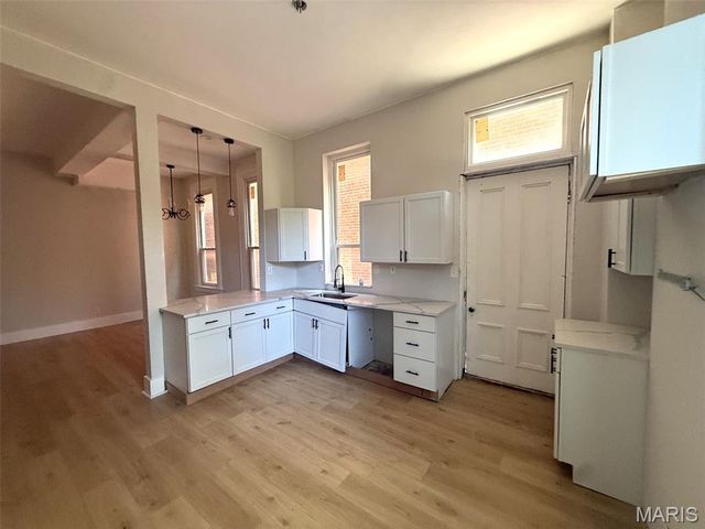 1725 Oregon Place, St Louis, MO 63104