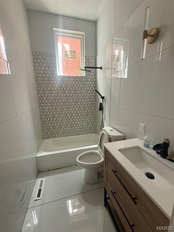 1725 Oregon Place, St Louis, MO 63104