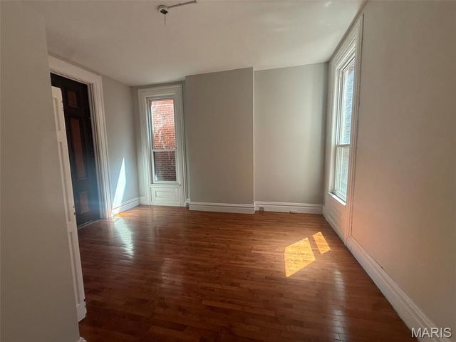 1725 Oregon Place, St Louis, MO 63104