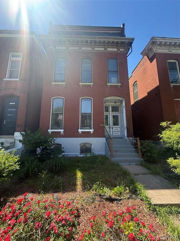 1725 Oregon Place, St Louis, MO 63104