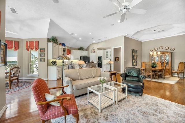 33 Winthrop Harbor Street N, Montgomery, TX 77356