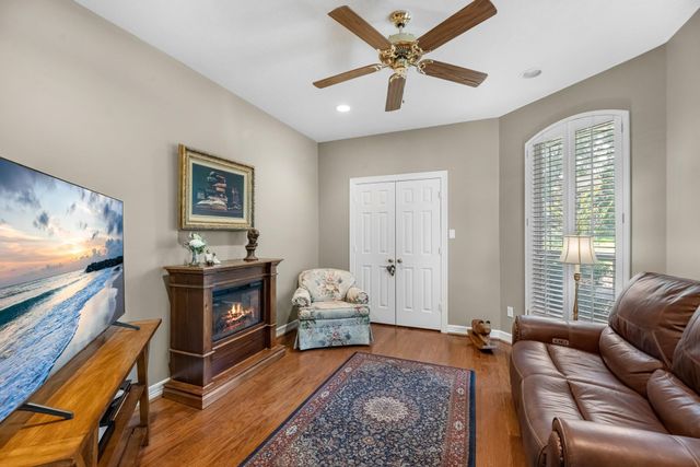 33 Winthrop Harbor Street N, Montgomery, TX 77356