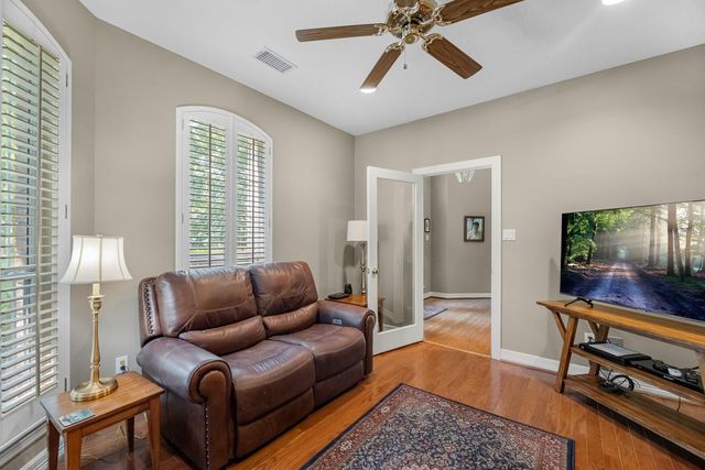 33 Winthrop Harbor Street N, Montgomery, TX 77356