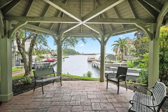 33 Winthrop Harbor Street N, Montgomery, TX 77356