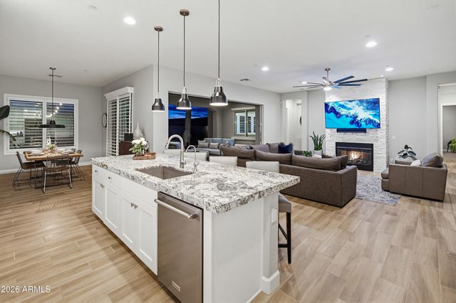 11705 W RED HAWK Drive, Peoria, AZ 85383