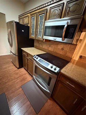 801 6th Street N 202, Texas City, TX 77590