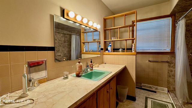 1200 N Dewey Street, Owosso, MI 48867