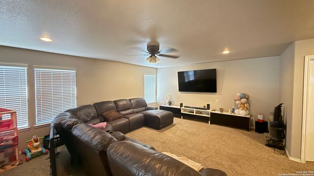 10239 Huisache Field, Helotes, TX 78023