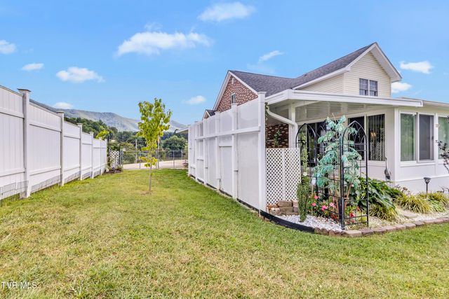 2514 Cherokee Road, Johnson City, TN 37604