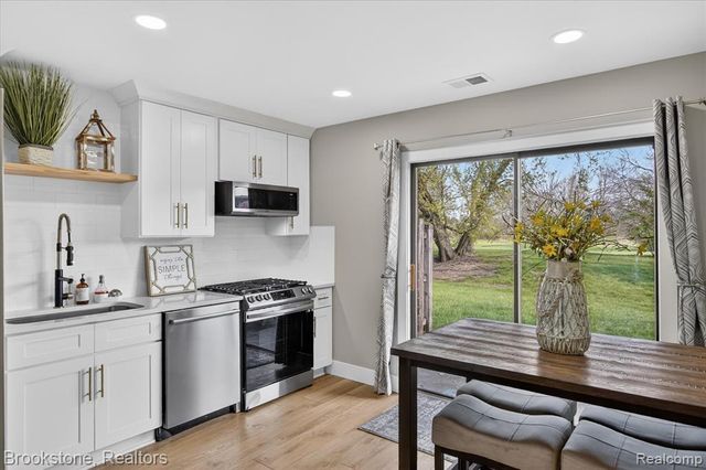 23056 Harrington Street, Clinton Township, MI 48036