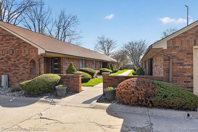 23056 Harrington Street, Clinton Township, MI 48036