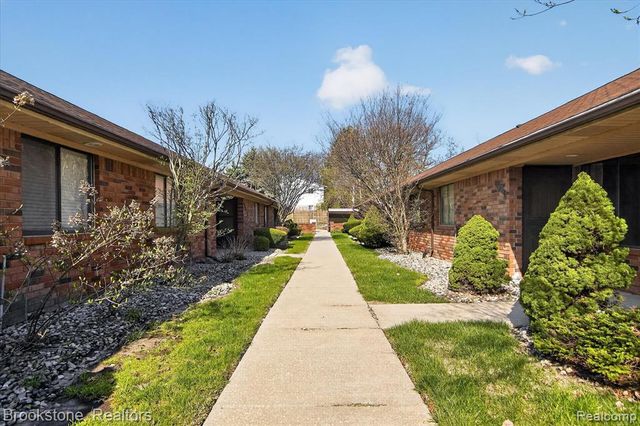 23056 Harrington Street, Clinton Township, MI 48036