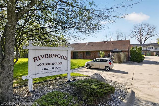 23056 Harrington Street, Clinton Township, MI 48036