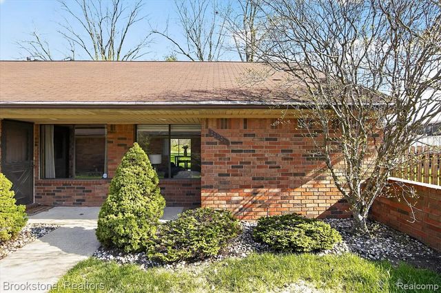 23056 Harrington Street, Clinton Township, MI 48036
