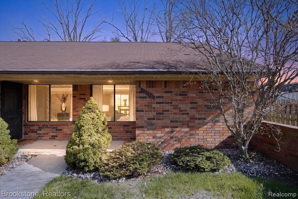 23056 Harrington Street, Clinton Township, MI 48036