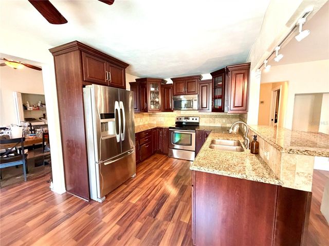 5210 4TH AVENUE N, St Petersburg, FL 33710