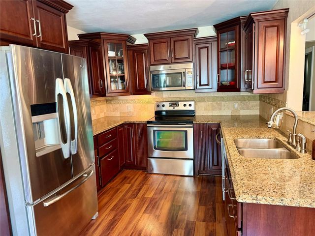 5210 4TH AVENUE N, St Petersburg, FL 33710
