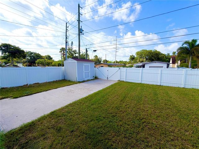 5210 4TH AVENUE N, St Petersburg, FL 33710