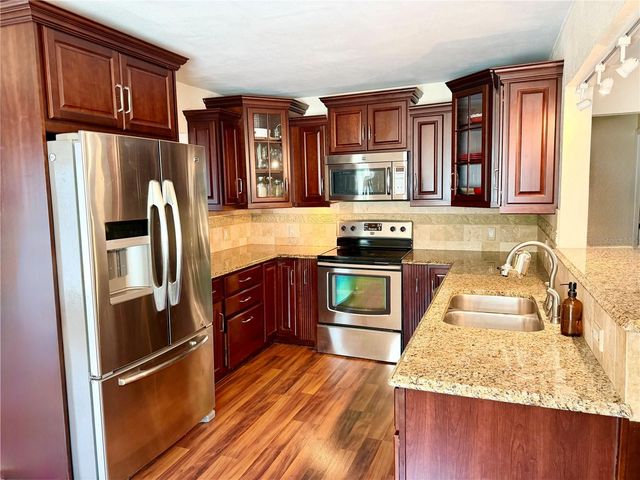 5210 4TH AVENUE N, St Petersburg, FL 33710