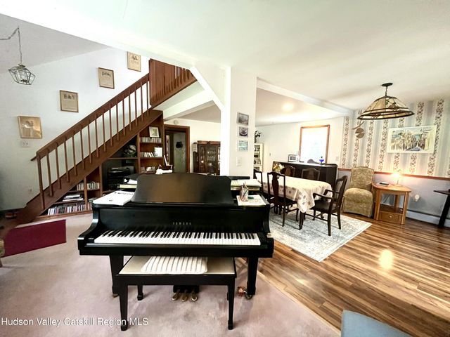 28 John Carle, Saugerties, NY 12477