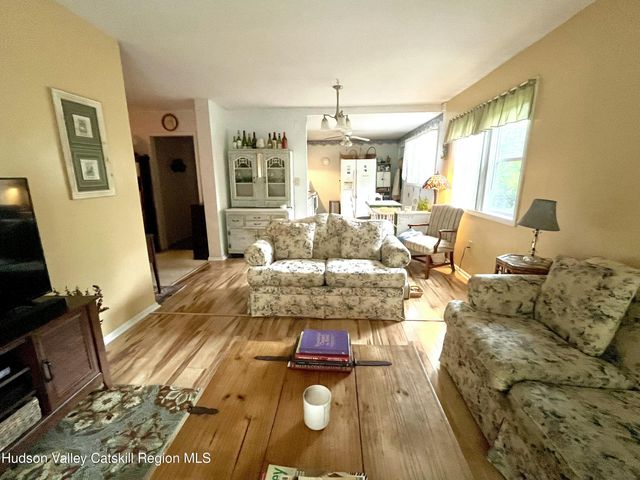 28 John Carle, Saugerties, NY 12477