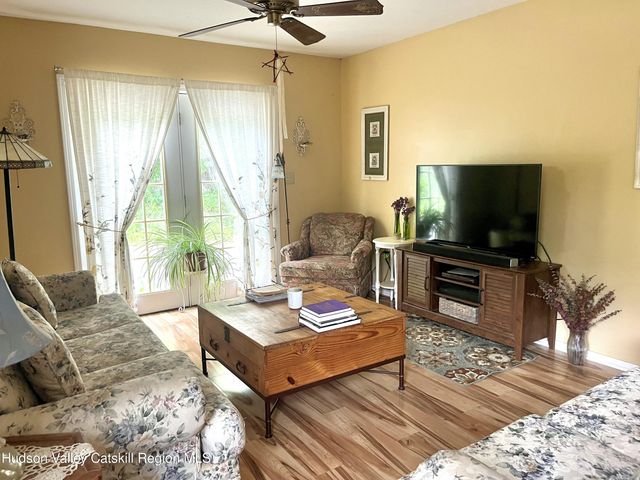 28 John Carle, Saugerties, NY 12477