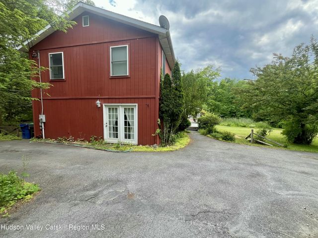 28 John Carle, Saugerties, NY 12477