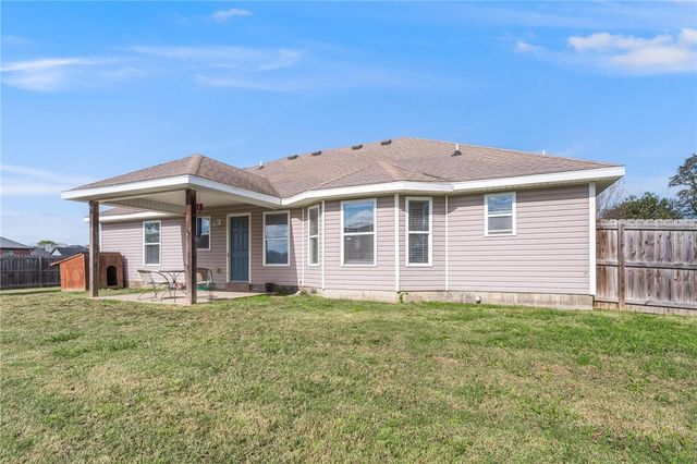 741 Iroquois Drive, Prairie Grove, AR 72753