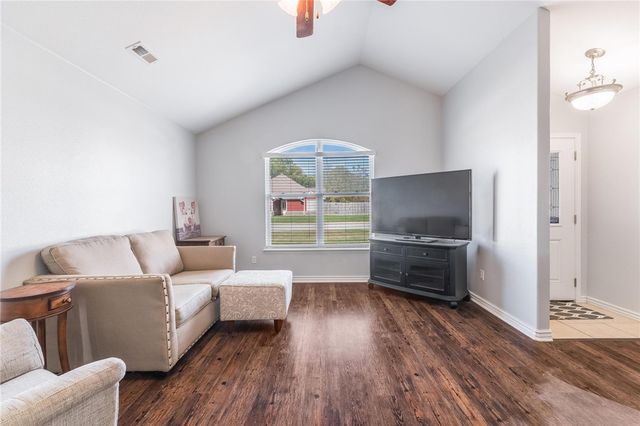 741 Iroquois Drive, Prairie Grove, AR 72753