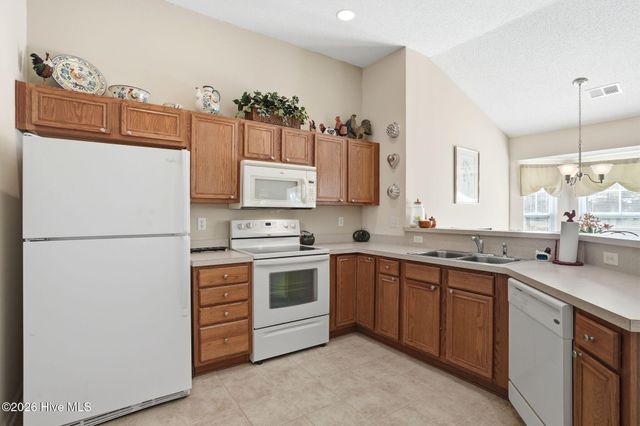 665 NW Meadowbrook Lane NW, Calabash, NC 28467