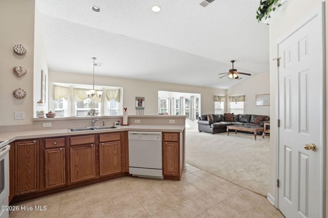 665 NW Meadowbrook Lane NW, Calabash, NC 28467