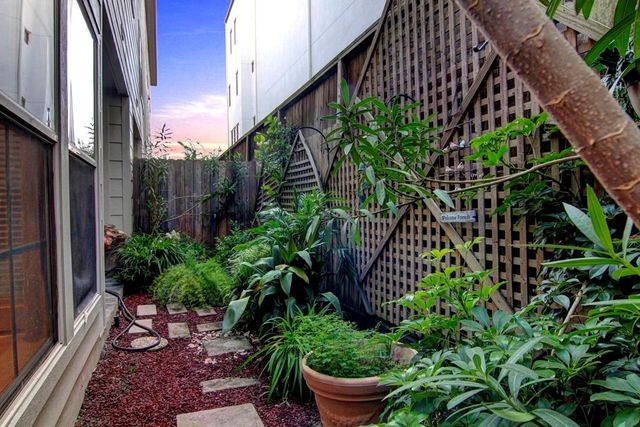 234 Detering Street, Houston, TX 77007