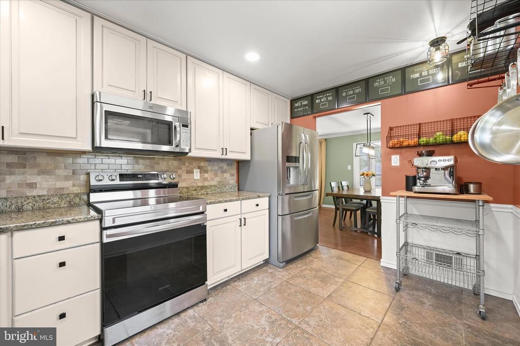 Image 9 of property listing at 9315 MADISON AVE, Laurel, MD 20723